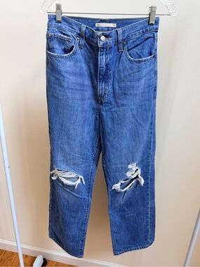 Levi’s High Waisted Straight medium wash denim distressed jeans Sz 27